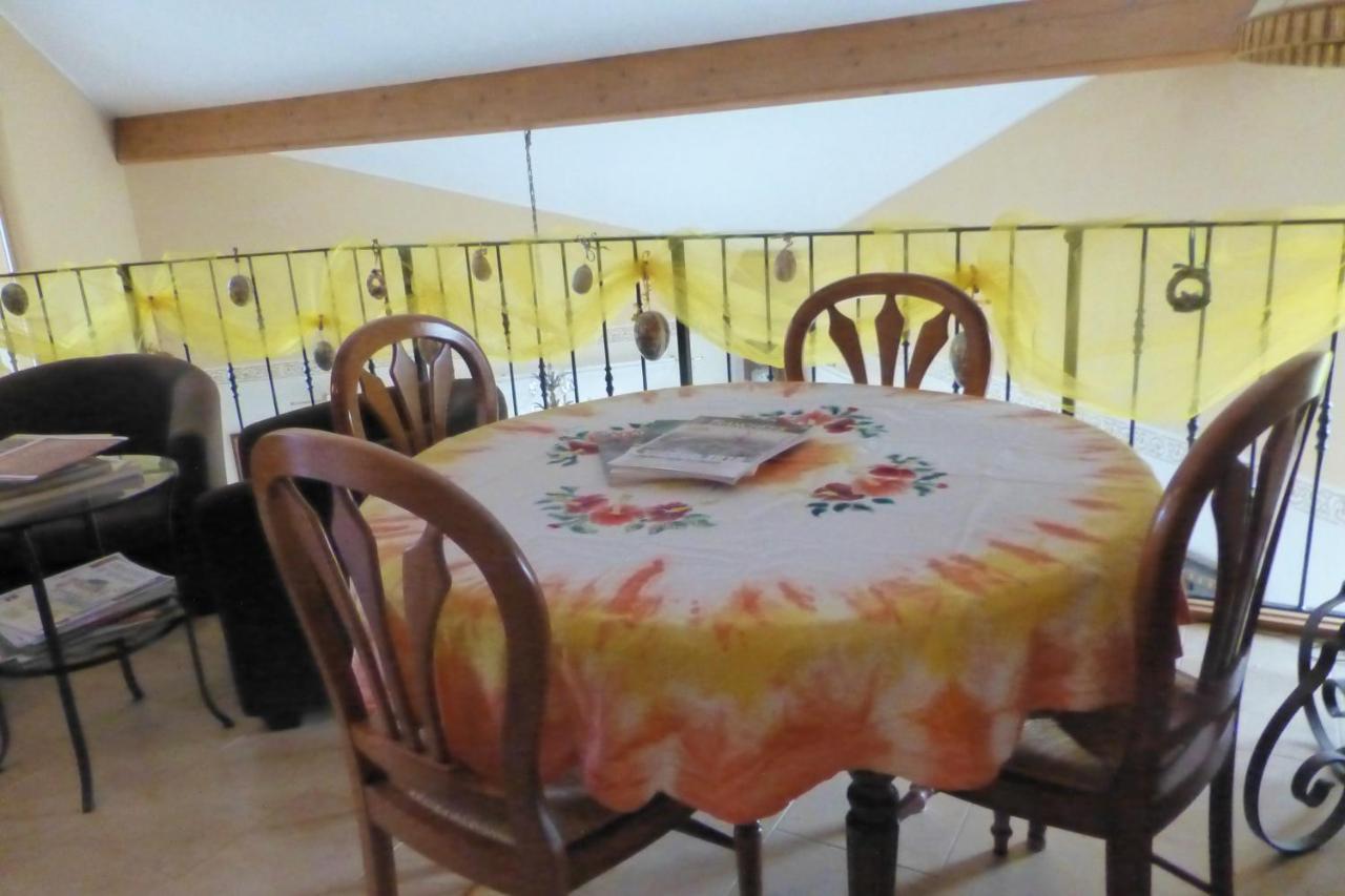 Les Chambres De La Ville Haute Dun-sur-Meuse Eksteriør billede