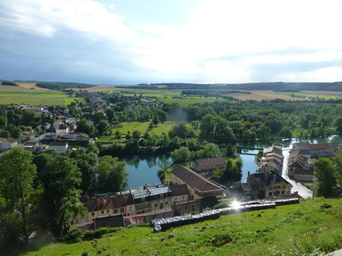Les Chambres De La Ville Haute Dun-sur-Meuse Eksteriør billede