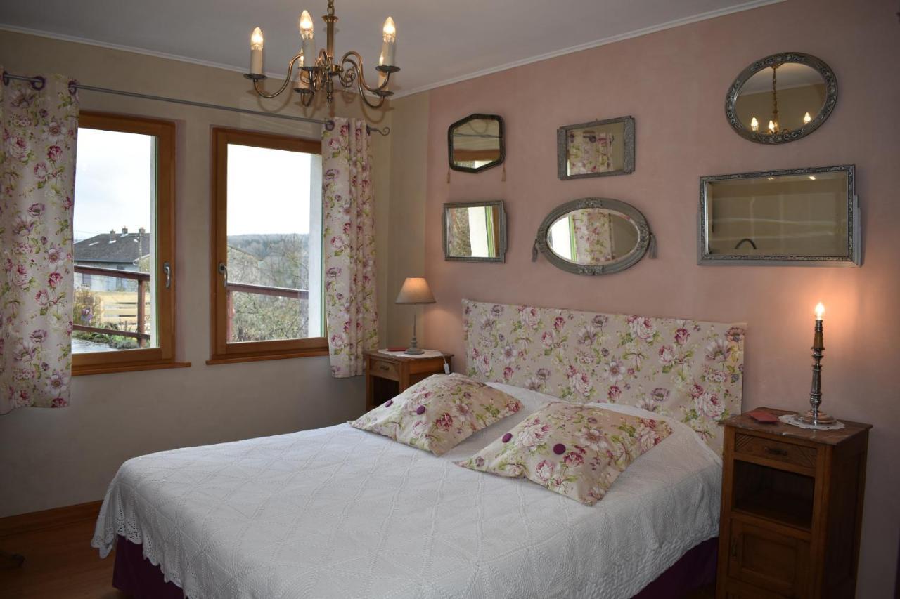 Les Chambres De La Ville Haute Dun-sur-Meuse Eksteriør billede